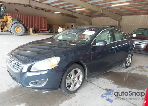 2013 Volvo S60 T5 z USA, uszkodzony, nr VIN YV1612FS3D2196502